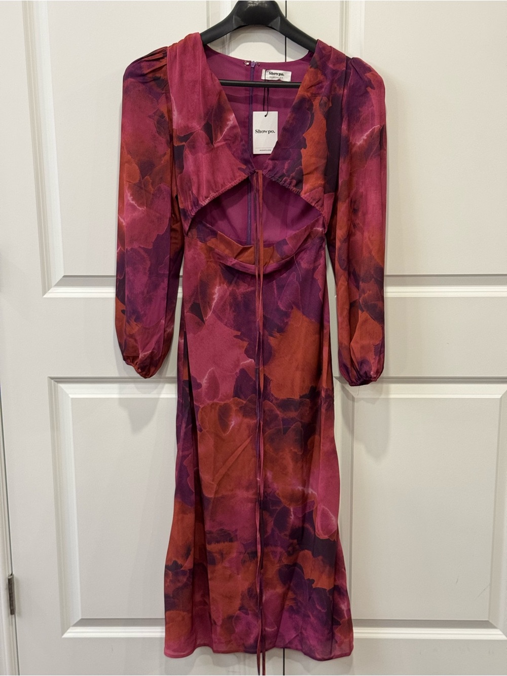 ARTOLA MIDI DRESS
Front Cut Out Long Sleeve Dress In Blurred Dreams Size US 2